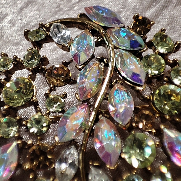 Clear Aurora Borealis Navette Mint Green Vintage Gold Tone Brooch Canary Topaz - Picture 7 of 10